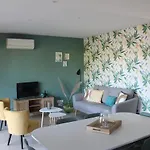 Rose, Détente Et Bien En Famille Avec Jacuzzi Fontenay-le-Comte