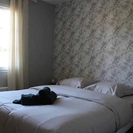 Rose, Détente Et Bien En Famille Avec Jacuzzi