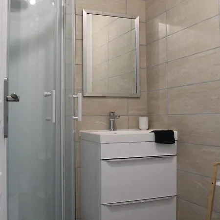 Rose, Sejour Detente Et Bien Etre En Famille Avec Jacuzzi Ferienhaus *