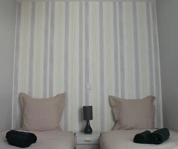 Rose, Détente Et Bien En Famille Avec Jacuzzi Hébergement de vacances