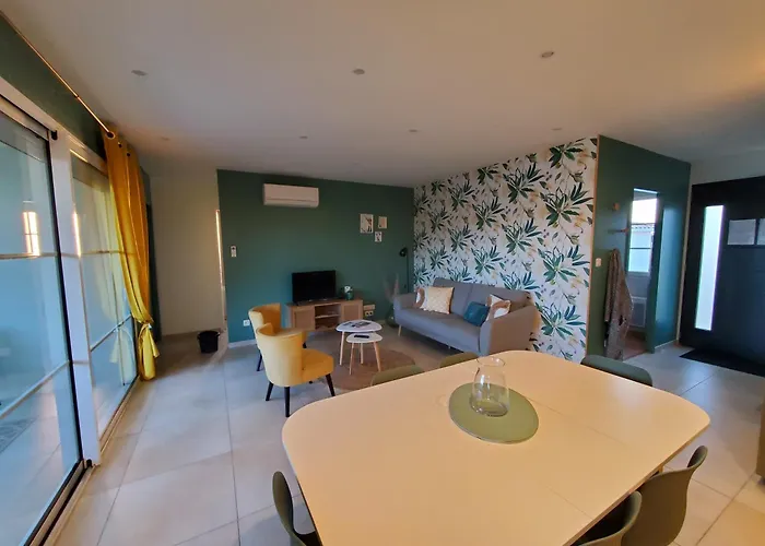 Rose, Détente Et Bien En Famille Avec Jacuzzi * Fontenay-le-Comte